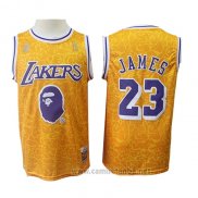 Camiseta Los Angeles Lakers Lebron James #23 Mitchell & Ness Amarillo