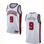 Camiseta Chicago Bulls Nikola Vucevic #9 Ciudad 2022-23 Blanco