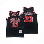 Camiseta Chicago Bulls Michael Jordan NO 23 Mitchell & Ness 1997-98 Negro Firmada(1)