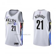 Camiseta Brooklyn Nets Lamarcus Aldridge #21 Ciudad 2022-23 Blanco