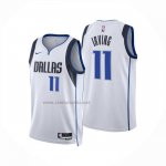 Camiseta Dallas Mavericks Kyrie Irving NO 11 Association 2024-25 Blanco
