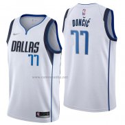 Camiseta Dallas Mavericks Luka Doncic #77 Association 2021 Blanco