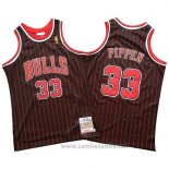 Camiseta Chicago Bulls Scottie Pippen #33 Mitchell & Ness Negro