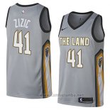 Camiseta Cleveland Cavaliers Ante Zizic #41 Ciudad 2018 Gris
