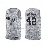 Camiseta San Antonio Spurs Davis Bertans #42 Earned Camuflaje